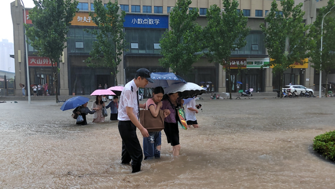 抗洪防汛，阳光人在行动！